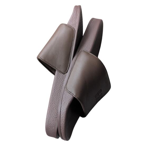 GAP Brown Pool Slides – Size 10 (Never Worn) - Picture 3 of 3